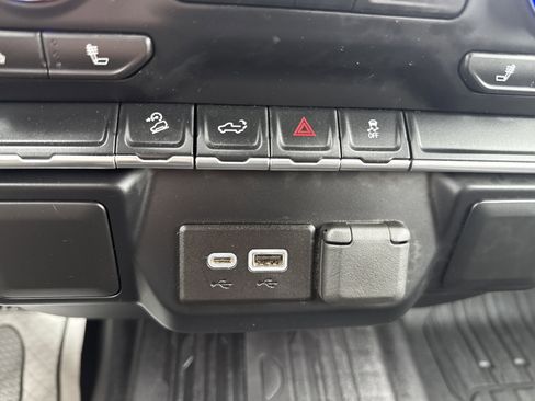 Used 2022 GMC Sierra 1500 SLE image 30