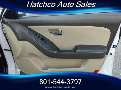 Used 2010 Hyundai Elantra GLS image 23