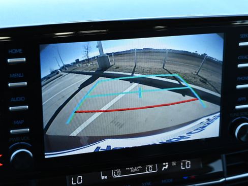 Used 2023 Toyota Sienna XLE image 16