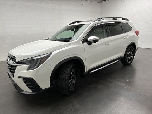 Used 2023 Subaru Ascent Limited w/ Technology Package AWD/4WD image 4
