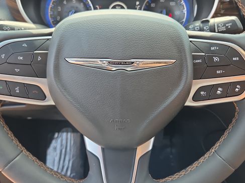 Used 2022 Chrysler Pacifica Pinnacle FWD image 24