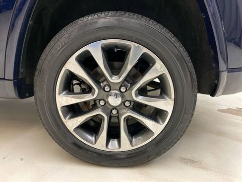 Used 2017 Jeep Grand Cherokee Overland image 18