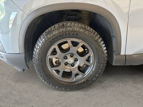Used 2025 Honda Pilot TrailSport image 15