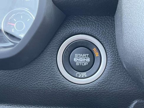 Used 2024 RAM 2500 Tradesman w/ Chrome Appearance Group image 25