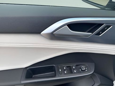 New 2025 Volkswagen Taos SE image 7