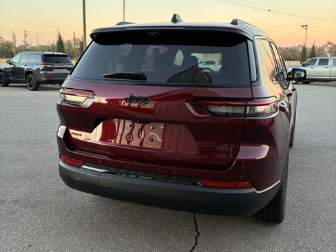 Used 2025 Jeep Grand Cherokee L Limited w/ Luxury Tech Group II image 13