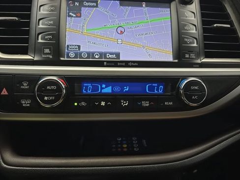 Used 2019 Toyota Highlander Limited FWD image 24