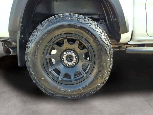 Used 2020 Toyota Tacoma TRD Off-Road w/ Technology Package image 20