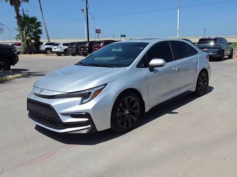 Used 2024 Toyota Corolla SE w/ SE Premium Package FWD image 4
