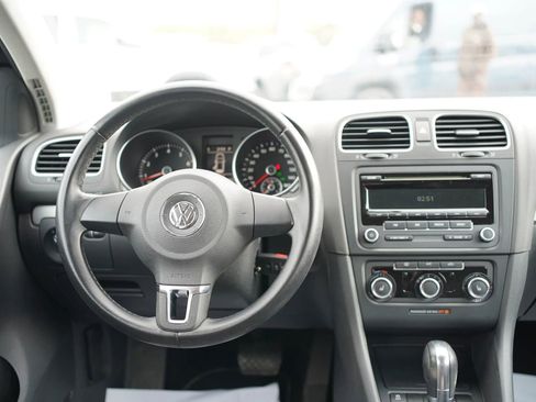 Used 2013 Volkswagen Golf 4-Door image 11