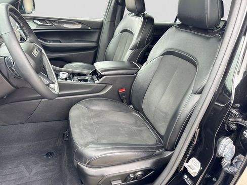 Used 2023 Jeep Grand Cherokee L Laredo AWD/4WD image 19