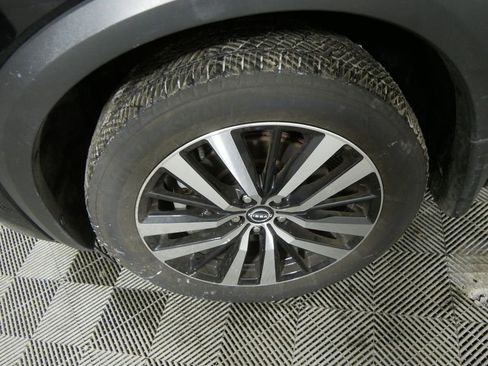 Used 2024 Nissan Pathfinder Platinum w/ Black Appearance Package image 10