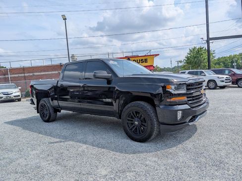 Used 2018 Chevrolet Silverado 1500 LT w/ Texas Edition AWD/4WD image 3
