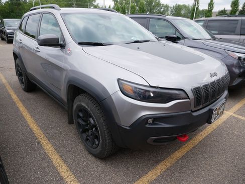 Used 2019 Jeep Cherokee Trailhawk AWD/4WD image 4