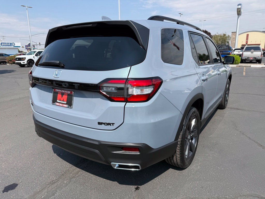 Used 2025 Honda Pilot Sport image 8