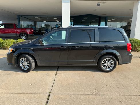 Used 2019 Dodge Grand Caravan SXT FWD image 9