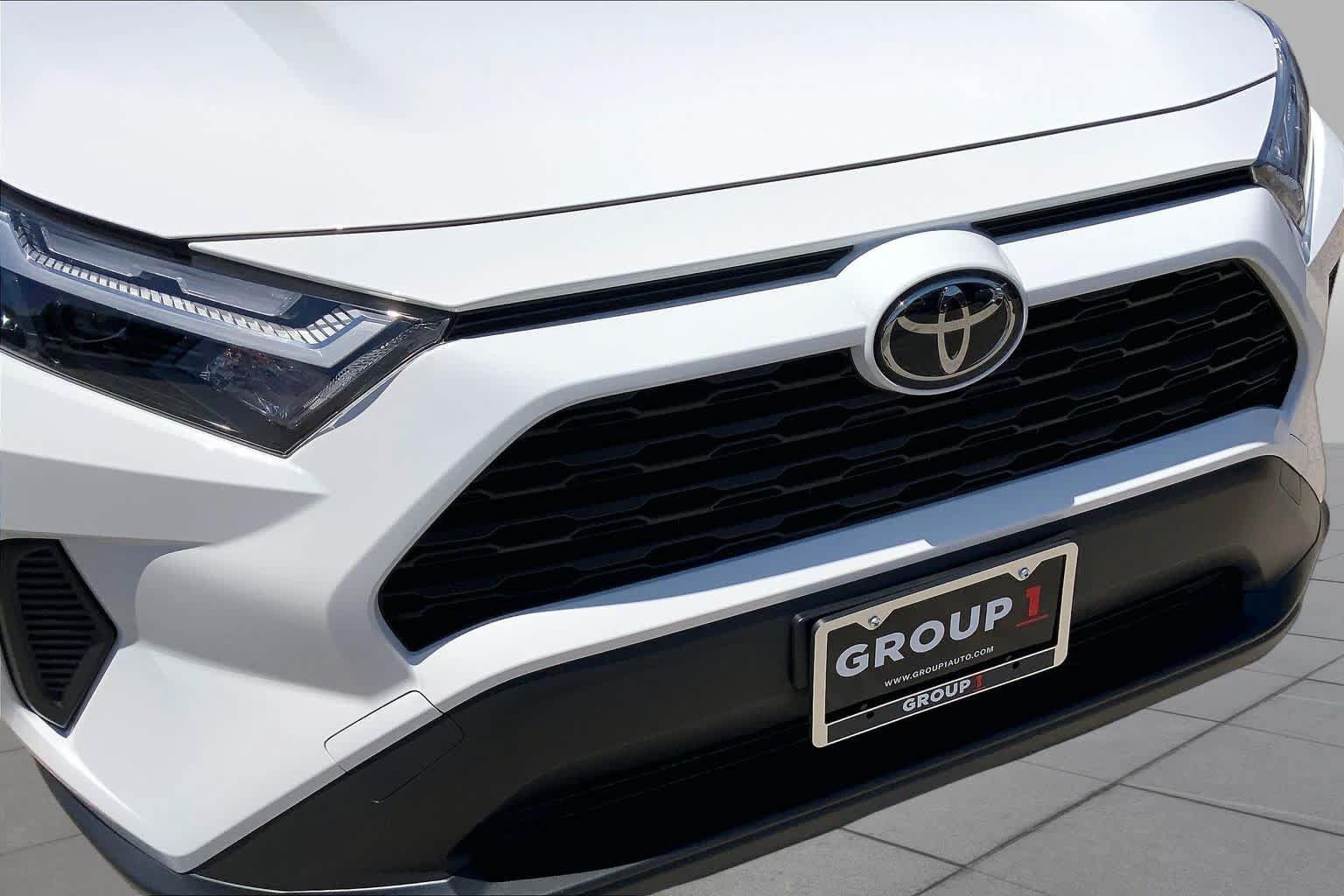 Used 2025 Toyota RAV4 LE AWD/4WD image 29