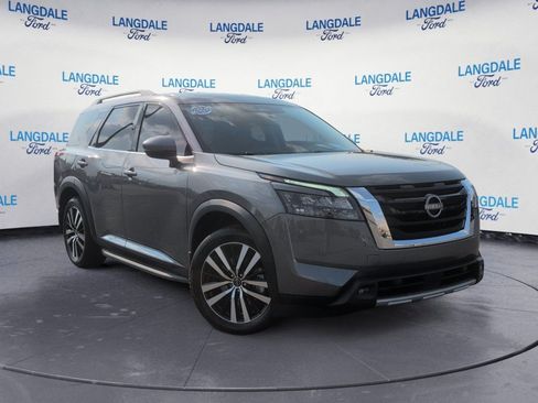 Used 2025 Nissan Pathfinder Platinum w/ Cargo Package FWD image 2