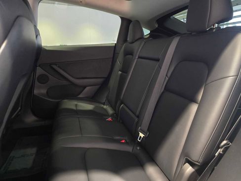 Used 2021 Tesla Model Y Long Range image 18