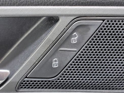 Used 2021 Volkswagen Tiguan SE R-Line FWD image 26