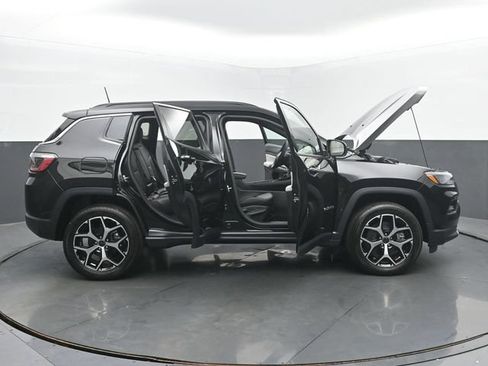 New 2026 Jeep Compass Limited w/ Sun, Sound & Navigation Group AWD/4WD image 60