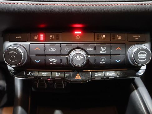 Used 2023 Dodge Durango GT image 39