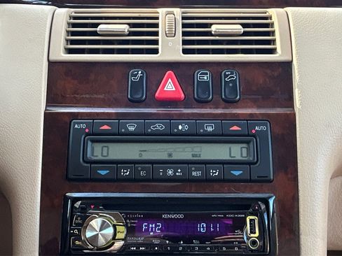 Used 2000 Mercedes-Benz E 320 Sedan image 17