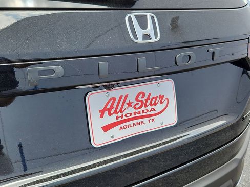 Used 2025 Honda Pilot Sport image 13