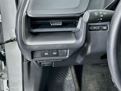 Used 2024 Toyota Prius LE FWD image 17