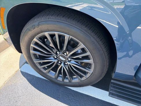 Used 2025 Cadillac Escalade Sport Platinum AWD/4WD image 2
