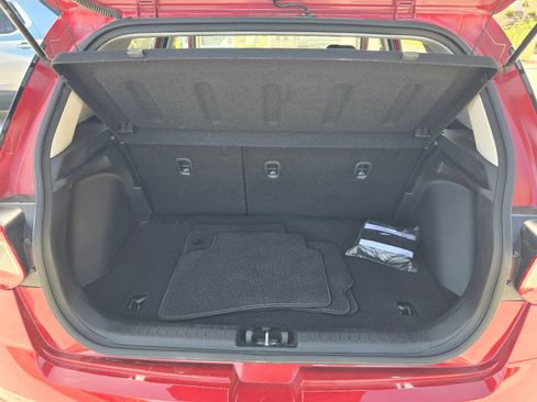 Used 2025 Hyundai Venue SEL FWD image 25