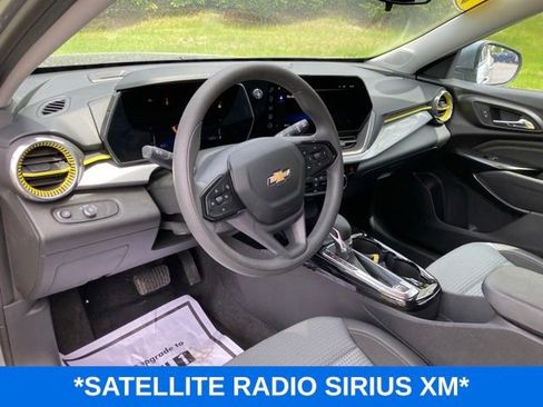 Used 2024 Chevrolet Trax LT FWD image 11