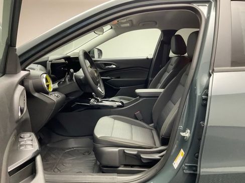 New 2026 Chevrolet Trax LT w/ LT Convenience Package FWD image 12