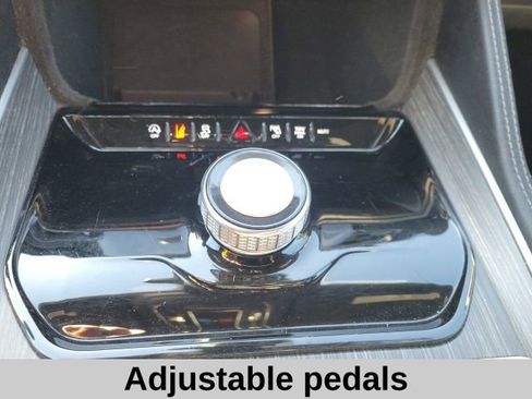 Used 2024 Jeep Wagoneer L Series II image 8