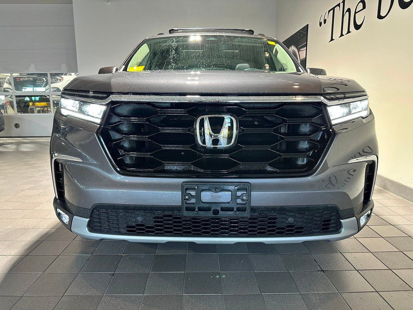 Used 2025 Honda Pilot Touring image 2