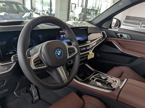 New 2026 BMW X5 xDrive50e w/ M Sport Package AWD/4WD image 18