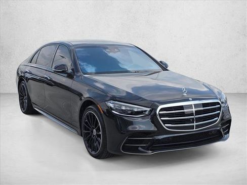 Used 2025 Mercedes-Benz S 580 4MATIC Sedan image 3