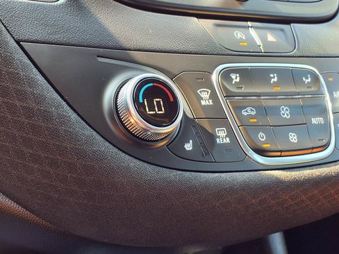 Used 2025 Chevrolet Malibu LT FWD image 5