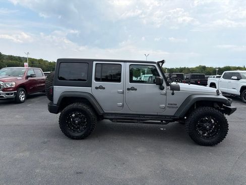 Used 2017 Jeep Wrangler Unlimited Sport w/ Quick Order Package 24S AWD/4WD image 7