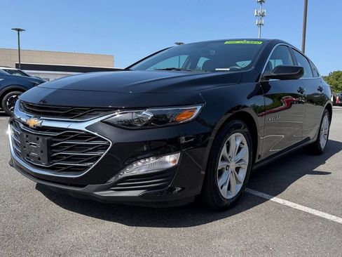 Used 2025 Chevrolet Malibu LT FWD image 3