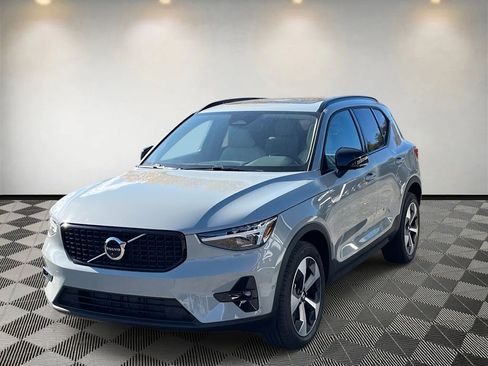 New 2026 Volvo XC40 B5 Plus w/ Protection Package Premier image 7