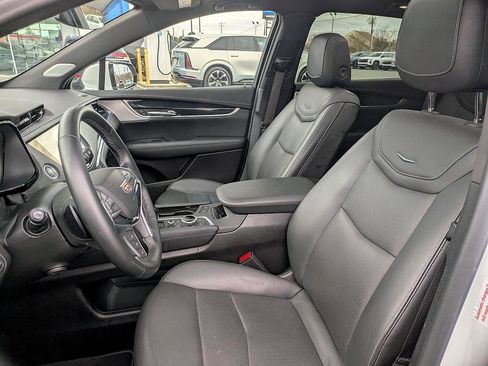 Used 2025 Cadillac XT5 Premium Luxury image 11