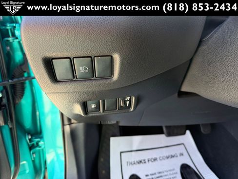 Used 2018 Toyota C-HR XLE FWD image 18
