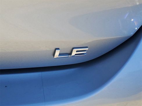 Used 2021 Toyota Highlander LE image 29