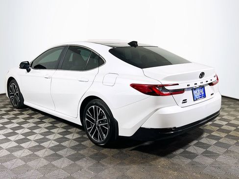 Used 2025 Toyota Camry XLE AWD/4WD image 6