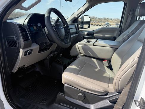 Used 2019 Ford F350 XL w/ Power Equipment Group image 15
