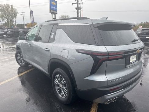 Used 2025 Chevrolet Traverse LT image 5