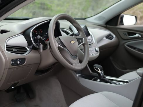 Used 2023 Chevrolet Malibu LT FWD image 9