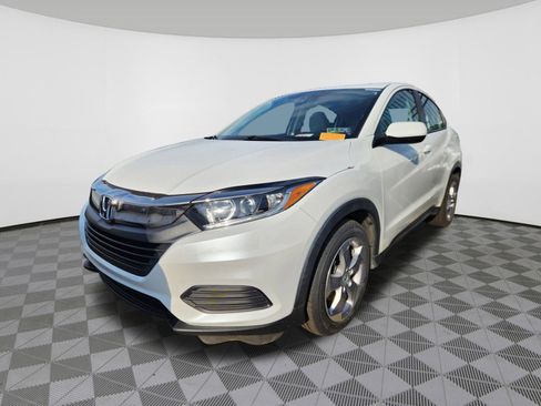 Certified 2022 Honda HR-V LX image 2