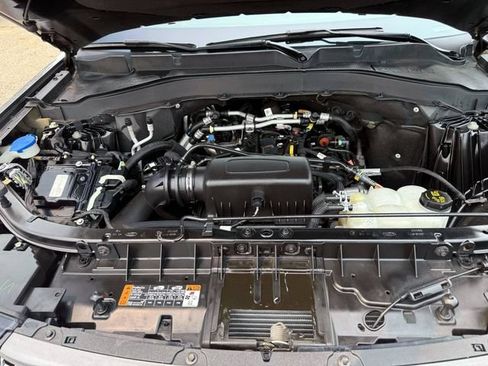 Used 2022 Ford Explorer XLT w/ Equipment Group 202A AWD/4WD image 22